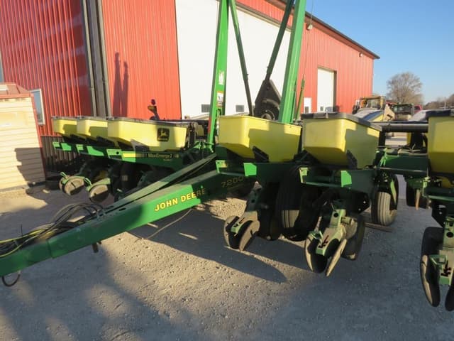 Image of John Deere 7200 equipment image 3