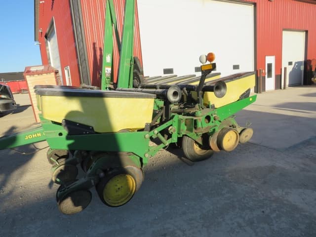 Image of John Deere 7200 equipment image 2