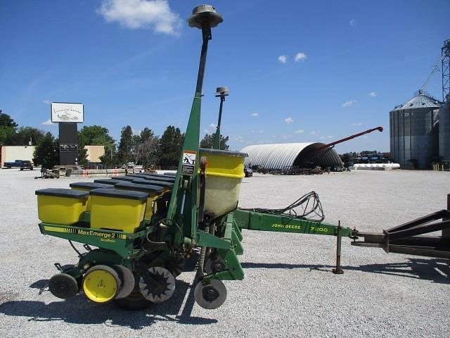 Image of John Deere 7200 equipment image 3