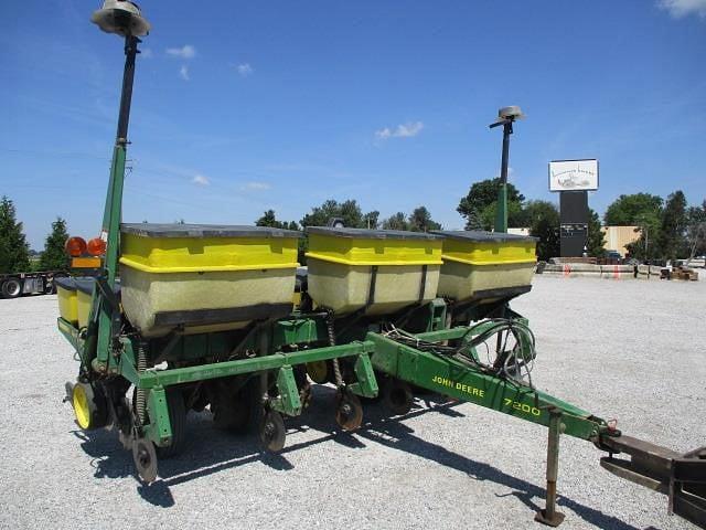 Image of John Deere 7200 equipment image 1