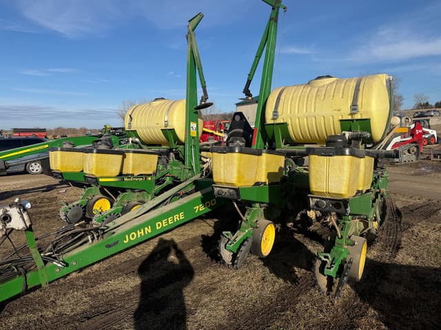 Image of John Deere 7200 equipment image 3