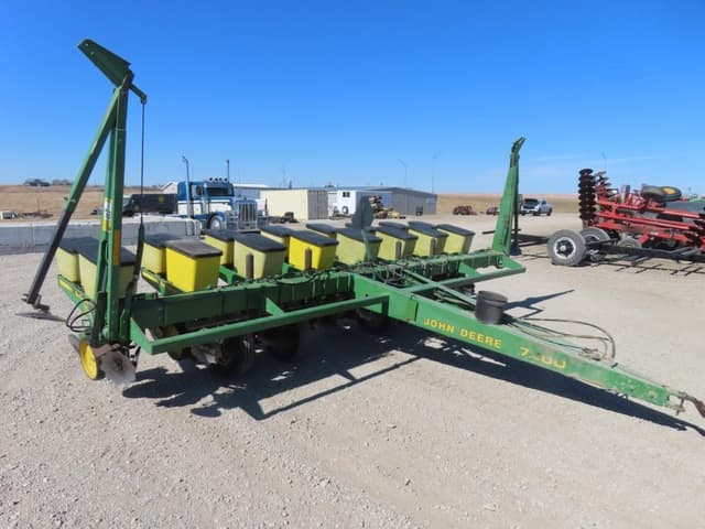 Image of John Deere 7200 equipment image 2