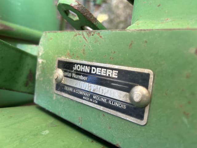 Image of John Deere 7200 equipment image 1