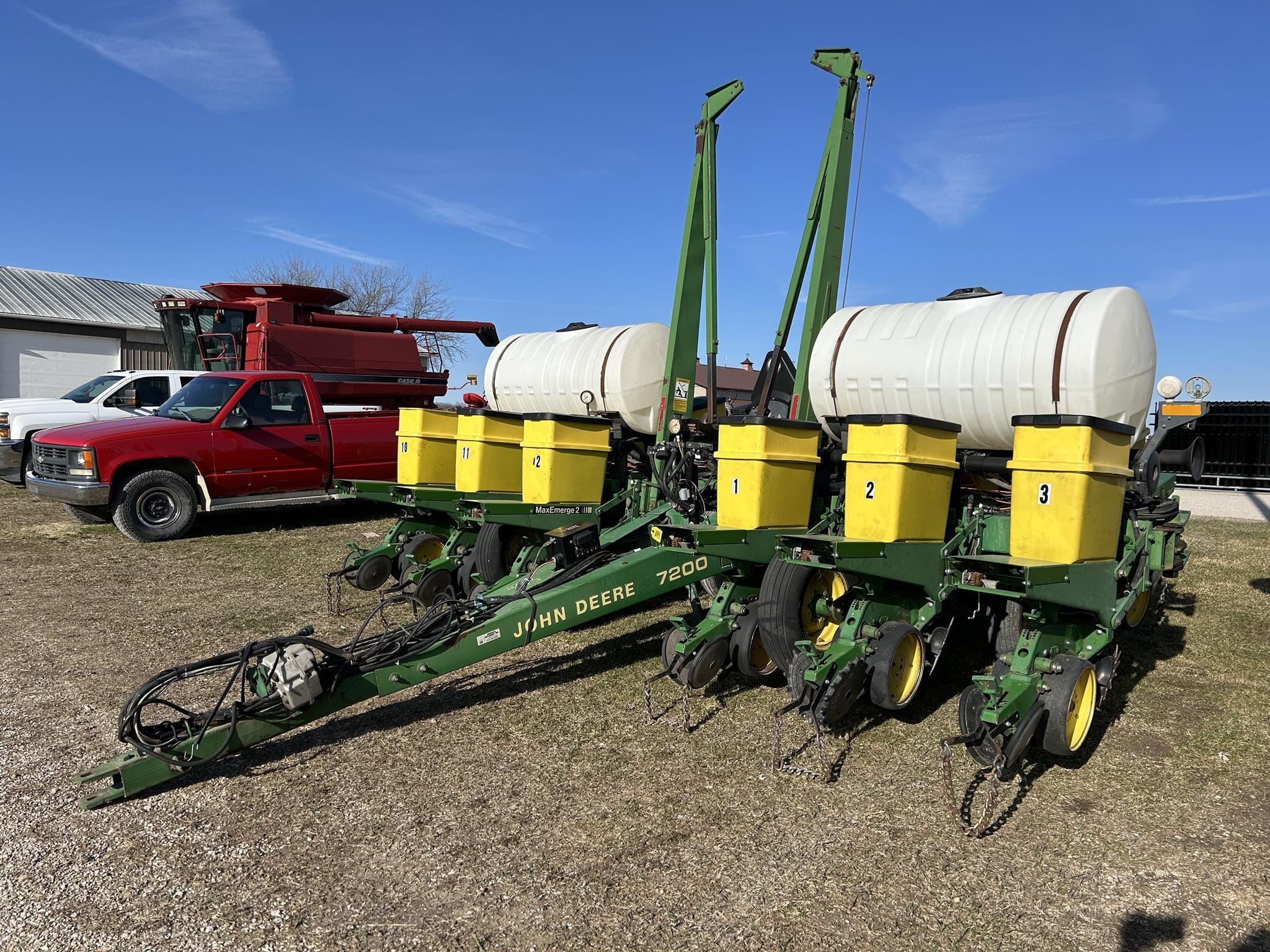 John Deere 7200 Equipment Image0