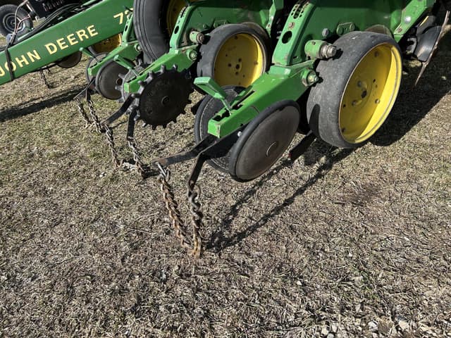 Image of John Deere 7200 equipment image 2