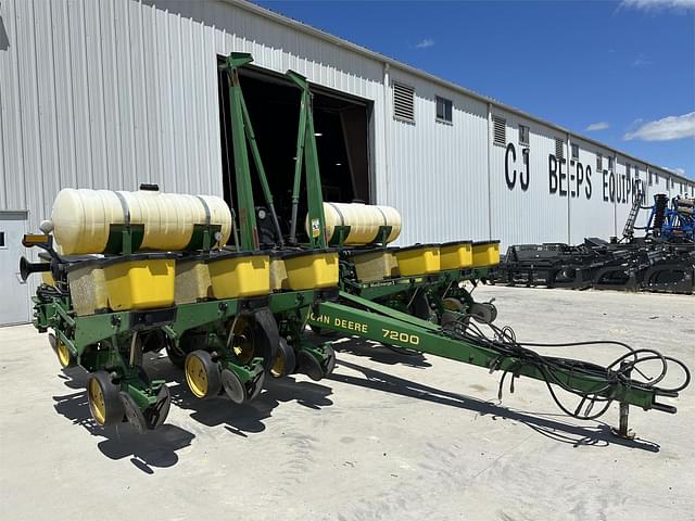 Image of John Deere 7200 equipment image 3