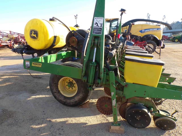Image of John Deere 7200 equipment image 3