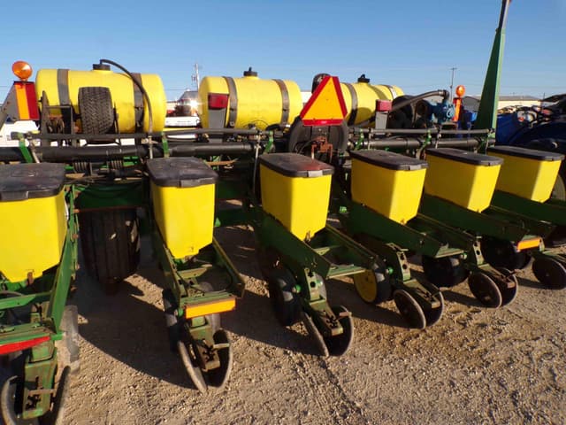 Image of John Deere 7200 equipment image 4