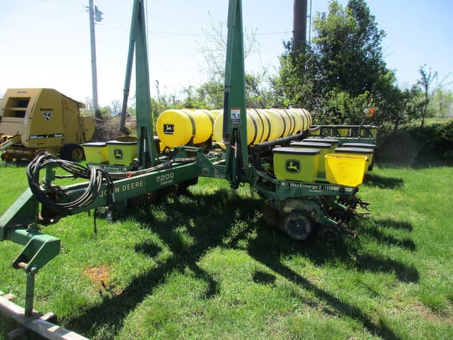 Image of John Deere 7200 equipment image 1