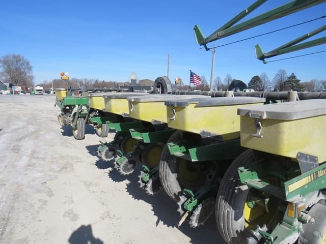 Image of John Deere 7200 equipment image 3