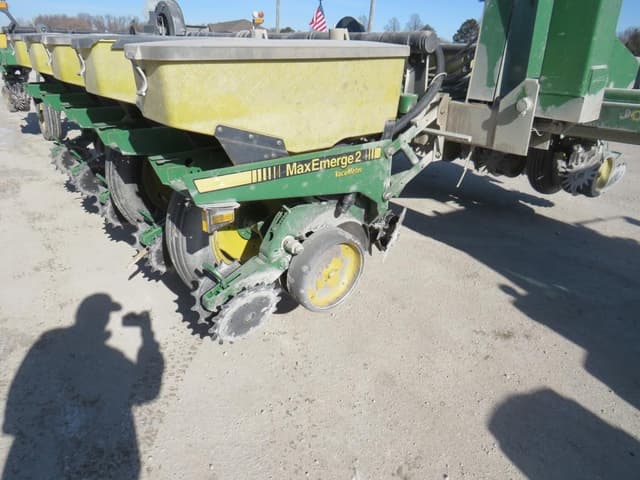 Image of John Deere 7200 equipment image 2