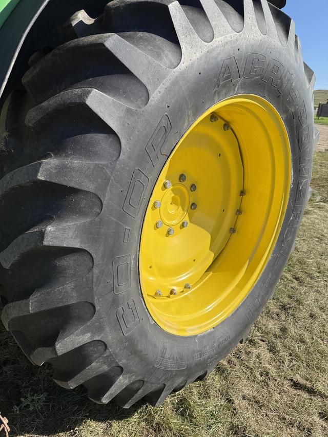 Image of John Deere 7200 equipment image 3