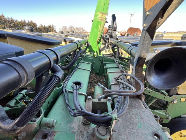 Image of John Deere 7200 equipment image 4