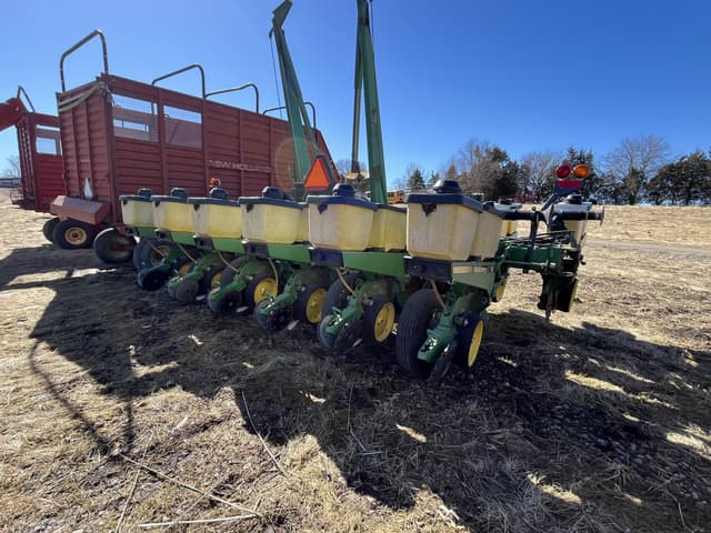 Image of John Deere 7200 equipment image 2