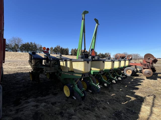 Image of John Deere 7200 equipment image 3