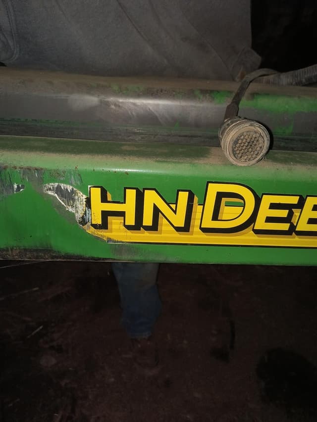 Image of John Deere 7200 equipment image 1