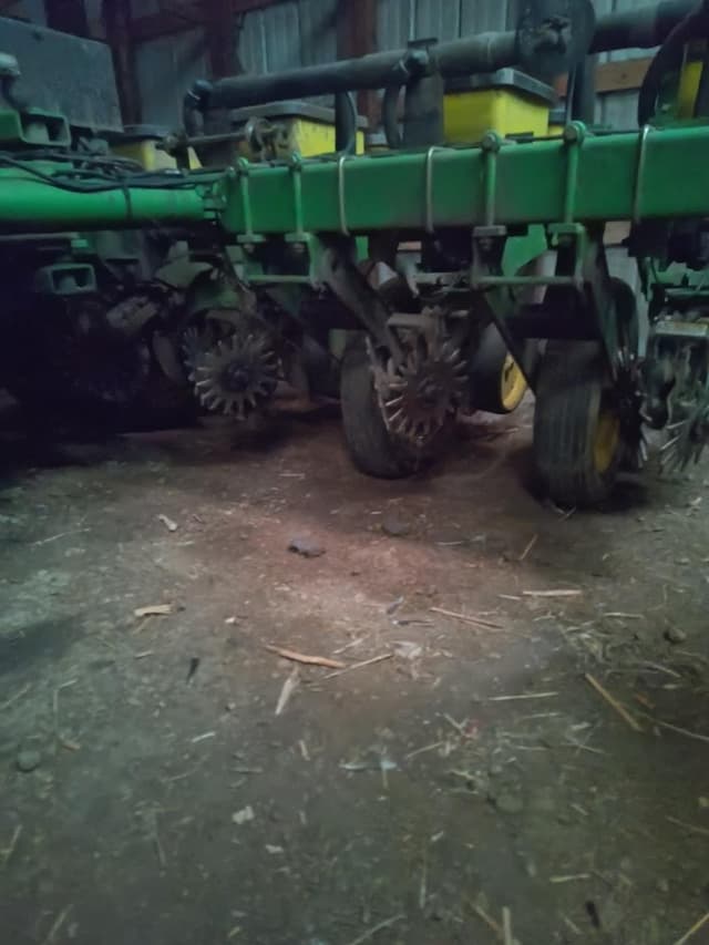 Image of John Deere 7200 equipment image 3