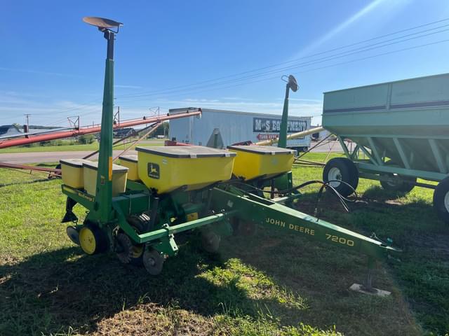 Image of John Deere 7200 equipment image 4
