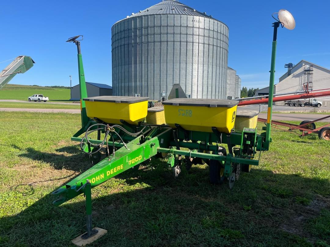 Image of John Deere 7200 Primary image