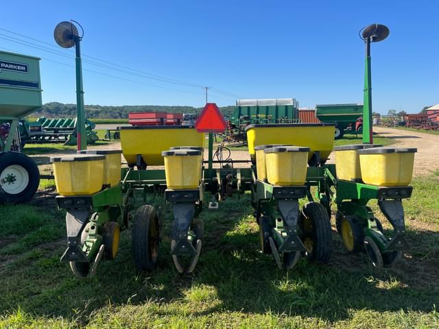 Image of John Deere 7200 equipment image 2