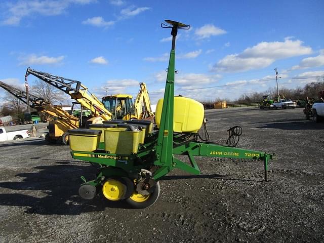 Image of John Deere 7200 equipment image 1