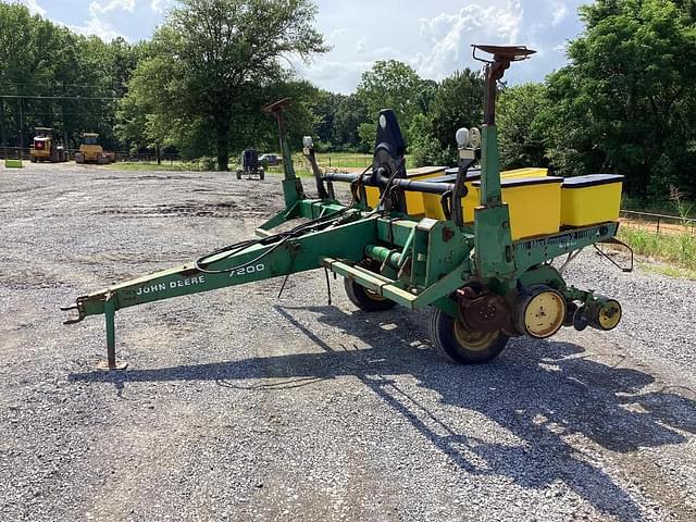 Image of John Deere 7200 equipment image 2