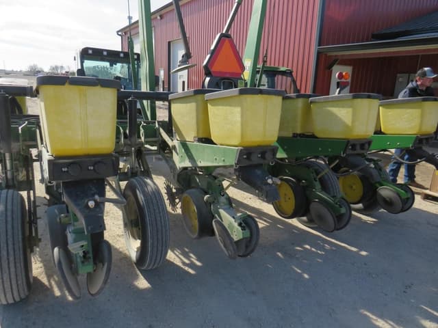 Image of John Deere 7200 equipment image 4