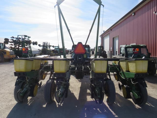 Image of John Deere 7200 equipment image 2