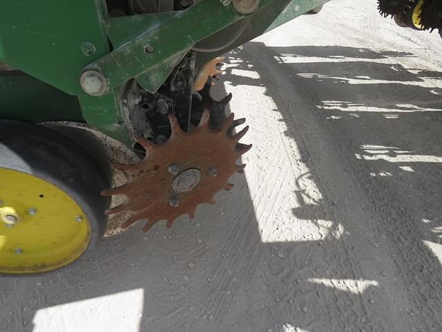 Image of John Deere 7200 equipment image 3