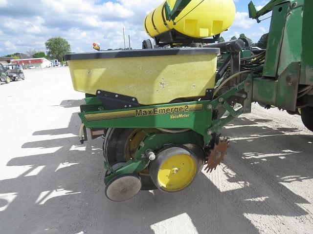 Image of John Deere 7200 equipment image 2