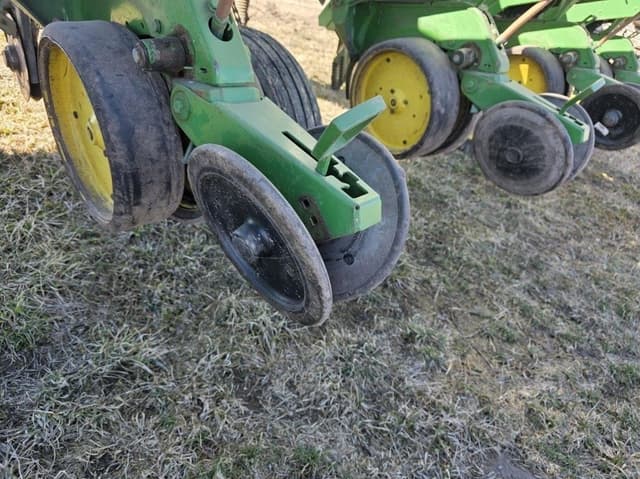 Image of John Deere 7200 equipment image 4