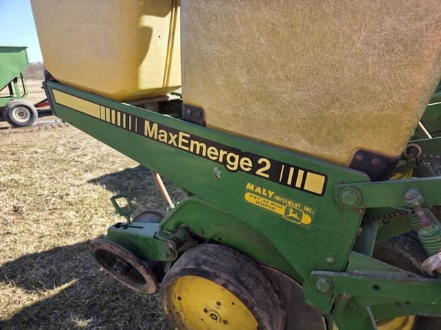 Image of John Deere 7200 equipment image 2