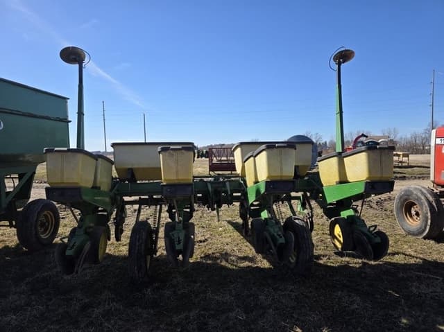 Image of John Deere 7200 equipment image 3