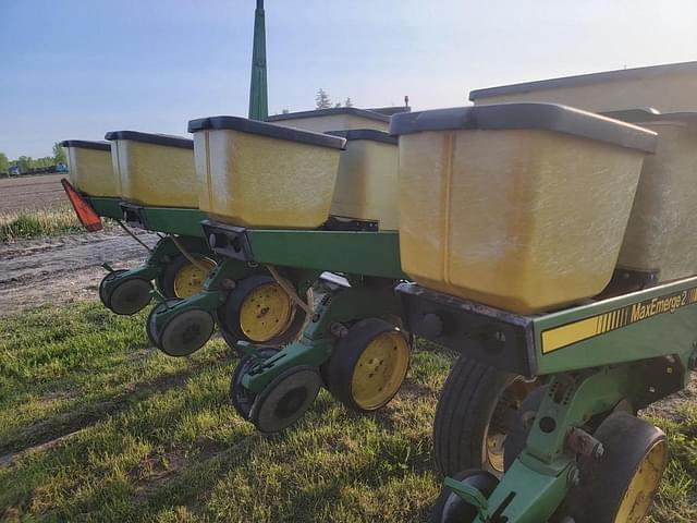 Thumbnail image John Deere 7200 3
