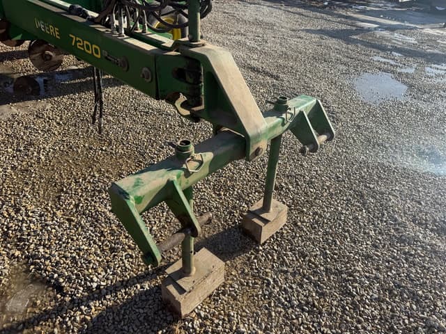 Image of John Deere 7200 equipment image 2