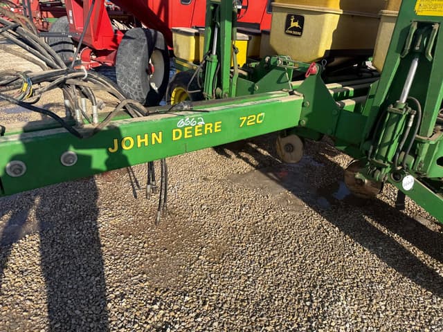 Image of John Deere 7200 equipment image 4