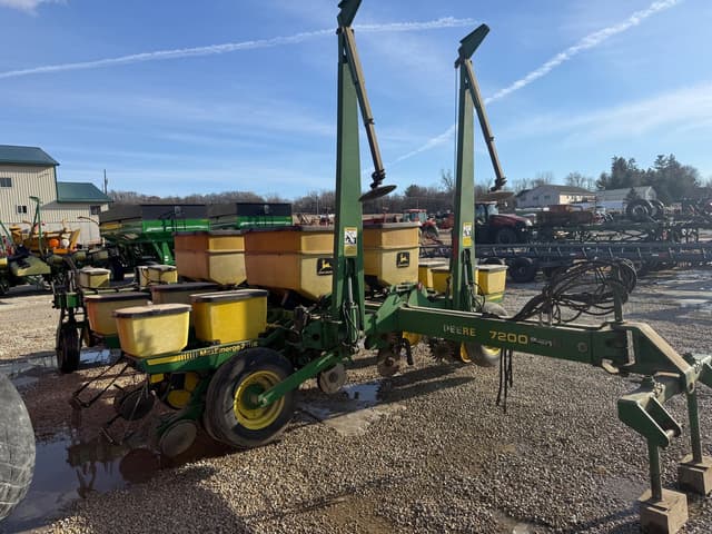 Image of John Deere 7200 equipment image 3
