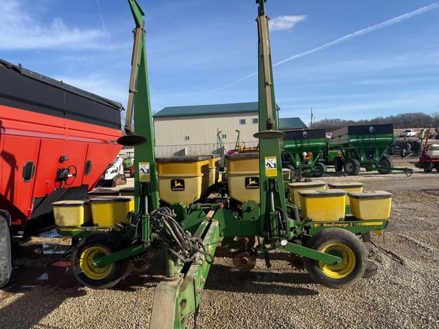 Image of John Deere 7200 equipment image 1