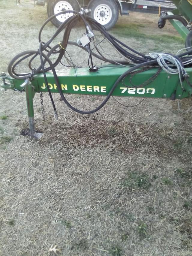 Image of John Deere 7200 equipment image 4