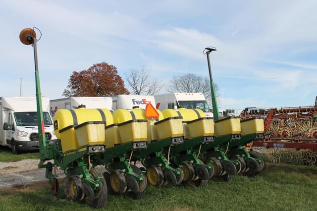 Image of John Deere 7200 equipment image 2
