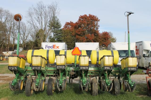 Image of John Deere 7200 equipment image 3