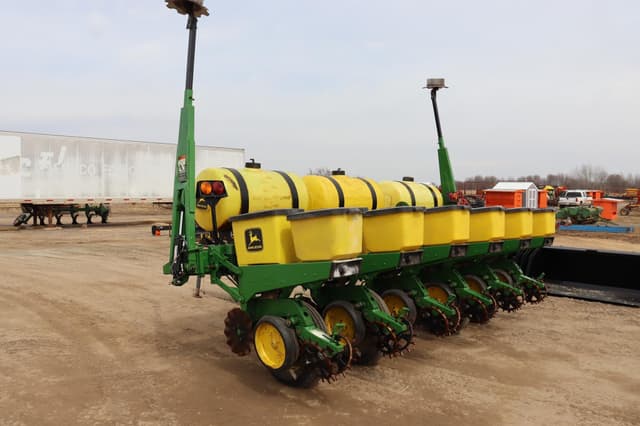 Image of John Deere 7200 equipment image 3