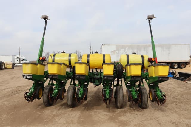 Image of John Deere 7200 equipment image 4