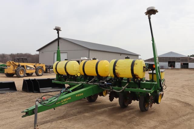 Image of John Deere 7200 equipment image 2