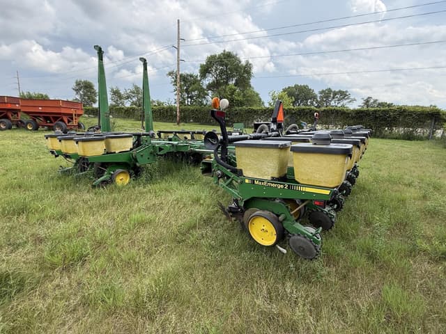 Image of John Deere 7200 equipment image 4