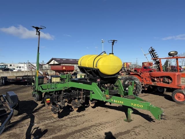 Image of John Deere 7200 equipment image 2