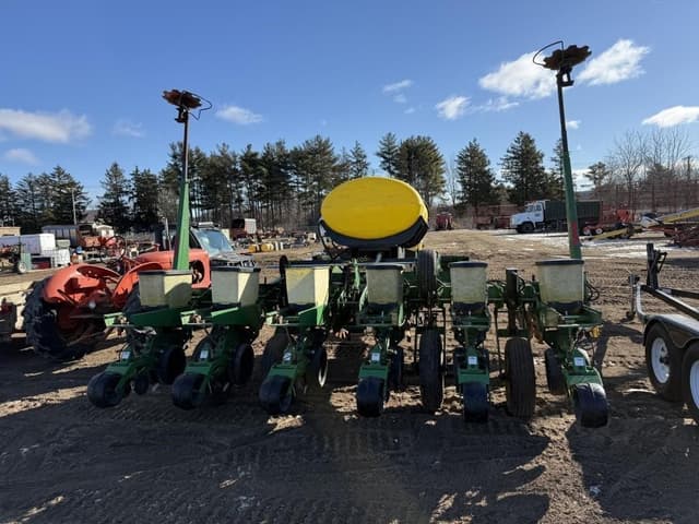 Image of John Deere 7200 equipment image 4