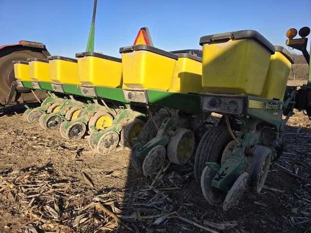 Image of John Deere 7200 equipment image 2