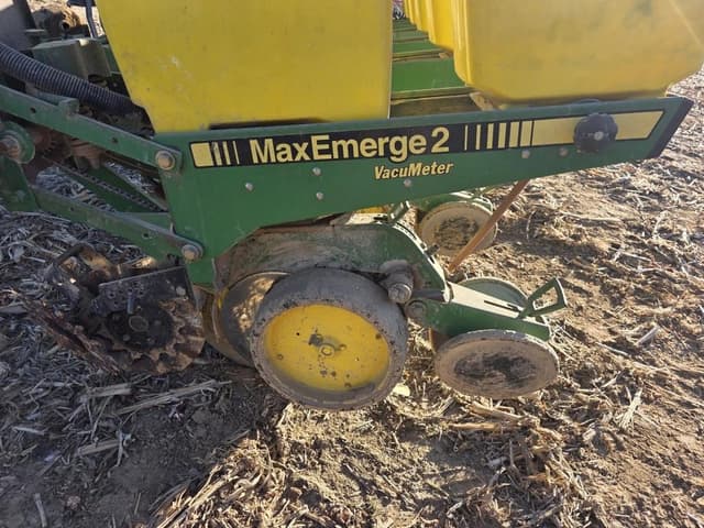 Image of John Deere 7200 equipment image 4