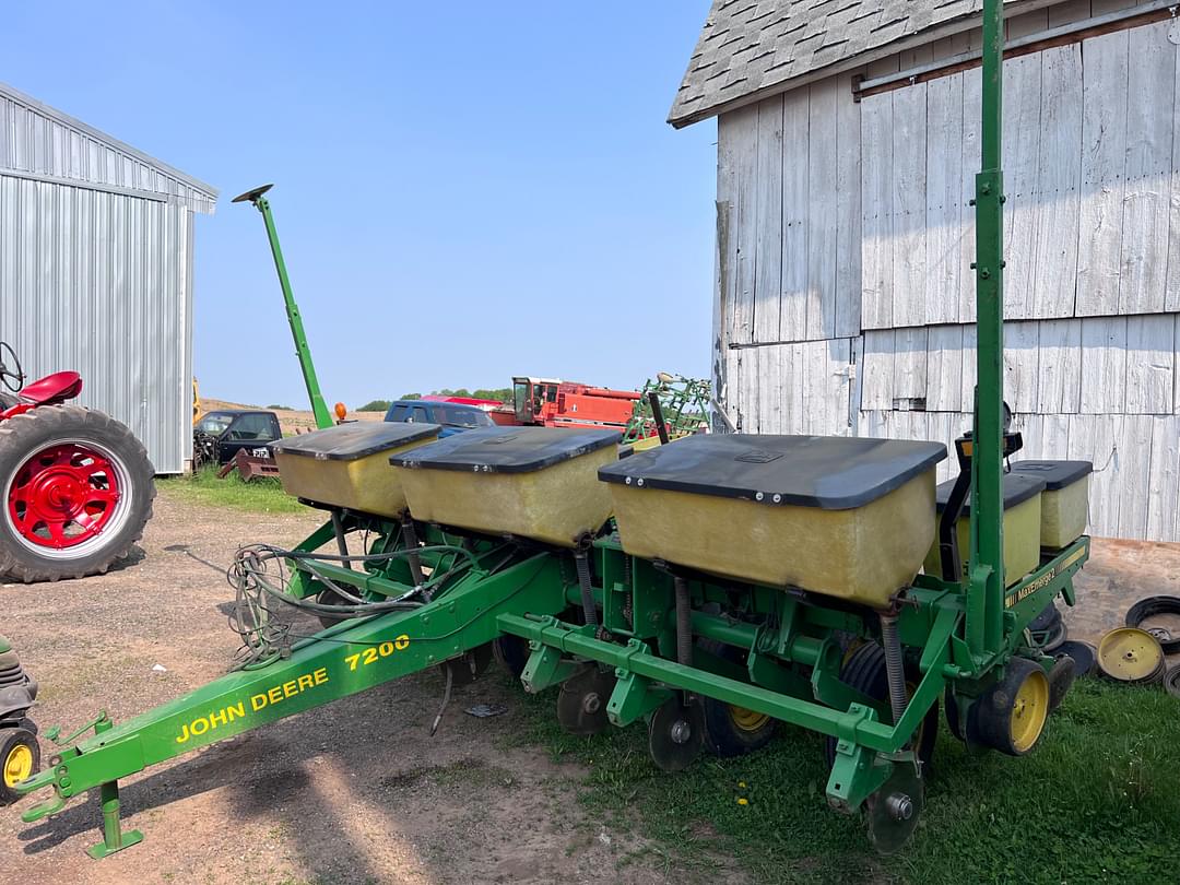 Image of John Deere 7200 Primary image